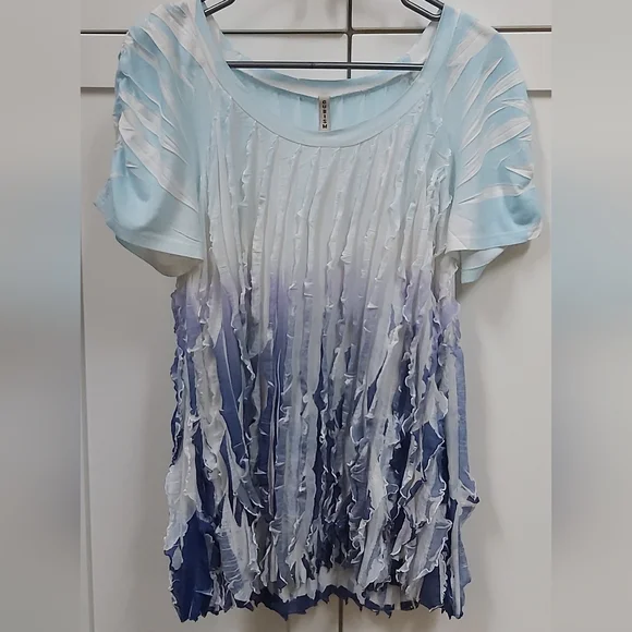 Cubism Ruffle Ombre Top - Picture 9 of 11